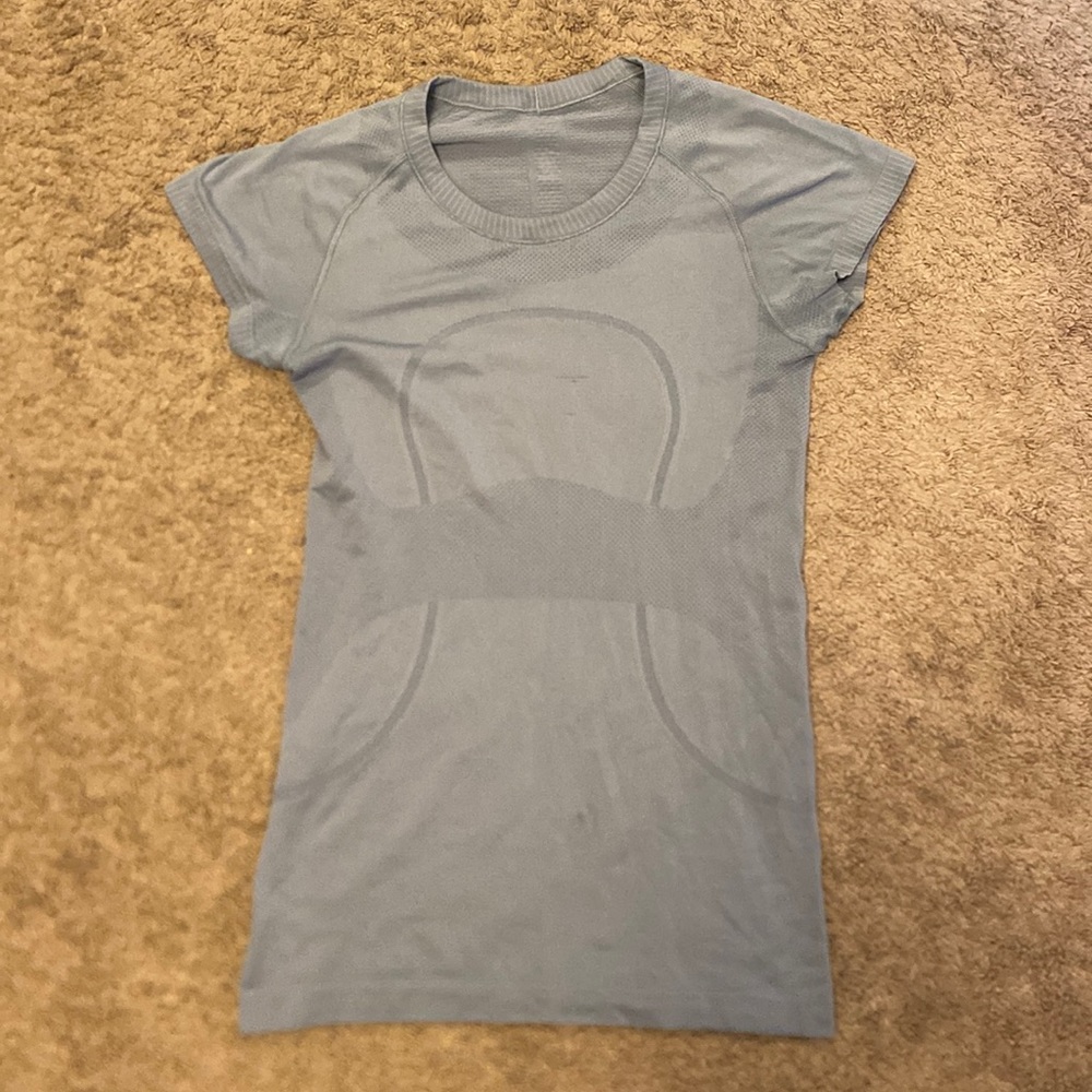 Lululemon Short sleeve top size 6